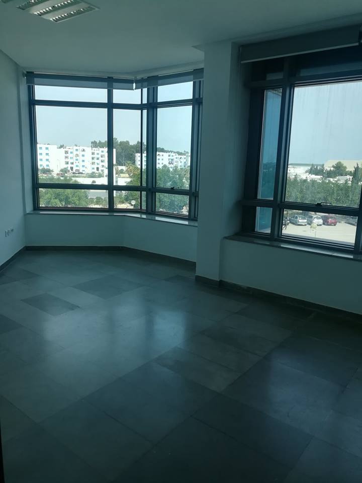 La Marsa Berge Du Lac Bureaux & Commerces Bureau Spacieux hall plus 8 trs haut standing au lac 1