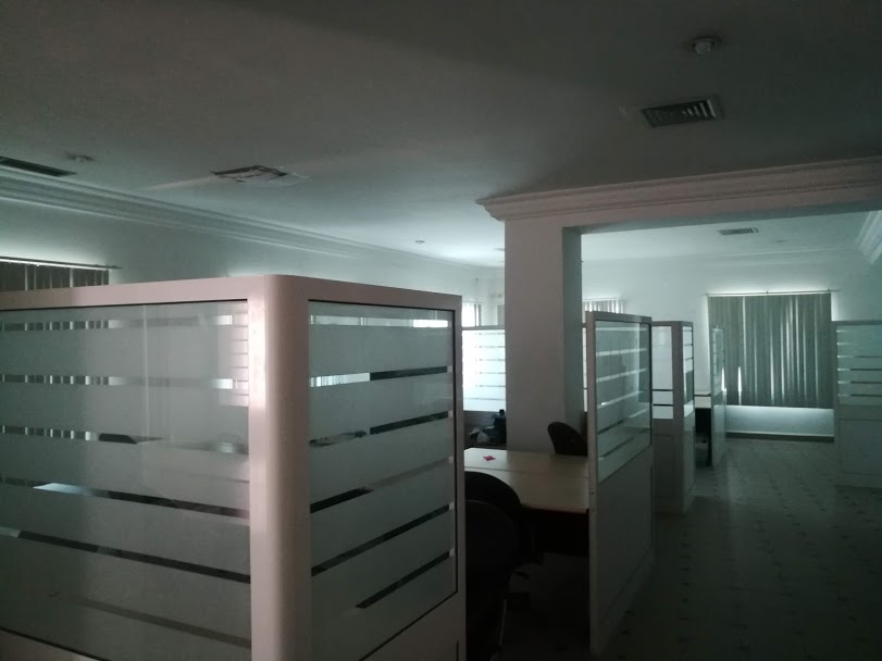La Marsa Berge Du Lac Bureaux & Commerces Bureau Open space 600 m2 bon emplacement au lac 1