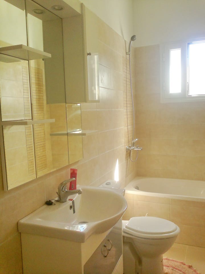 La Soukra La Soukra Location Appart. 3 pices Luxueux s2 meubl par semaine