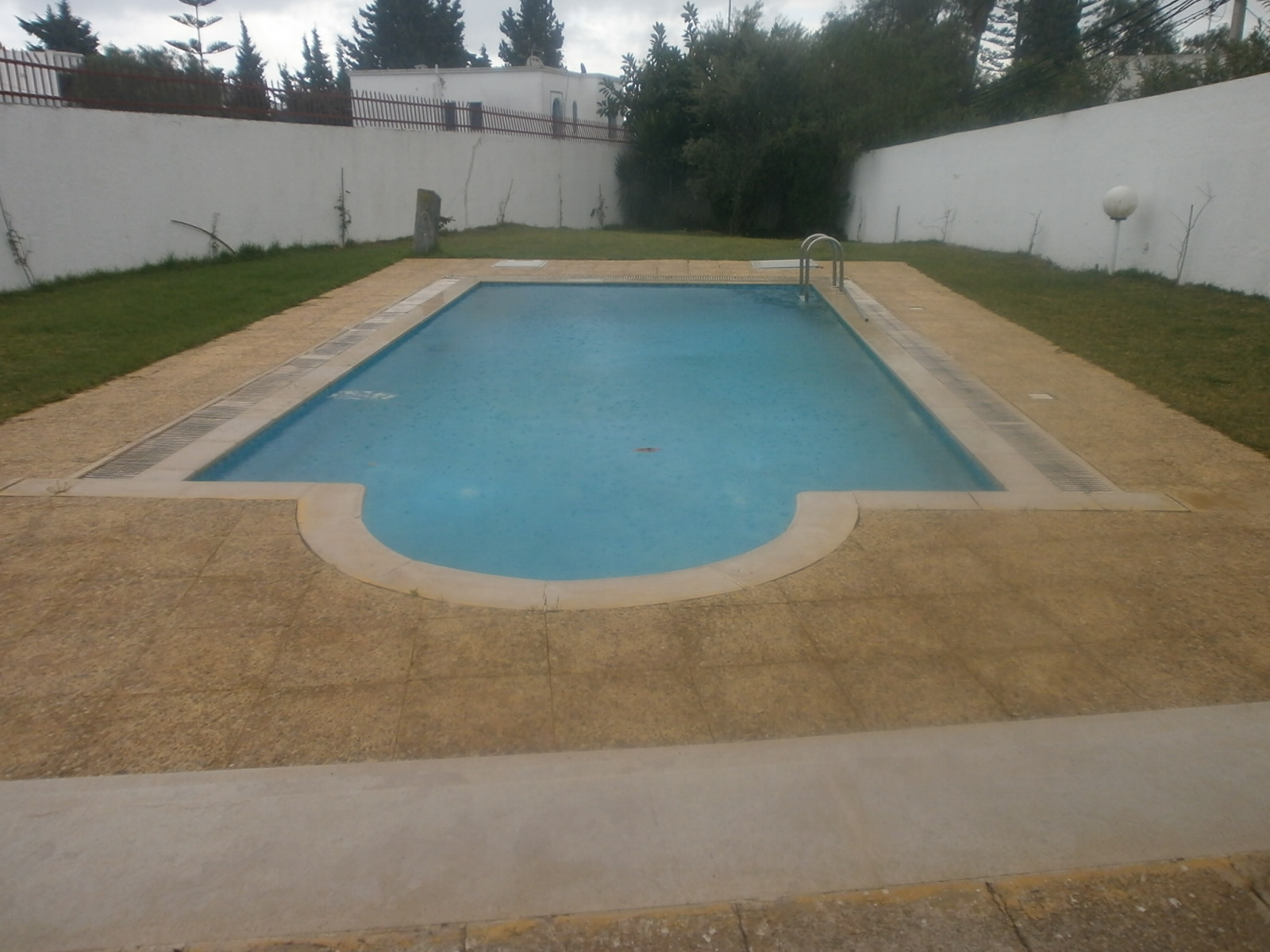 La Marsa Gammart Location Maisons Villa avec grand jardin et grande piscine