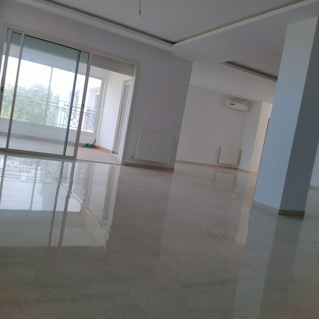 La Marsa Gammart Location Appart. 5 pices+ Trs joli appartement retap  la marsa