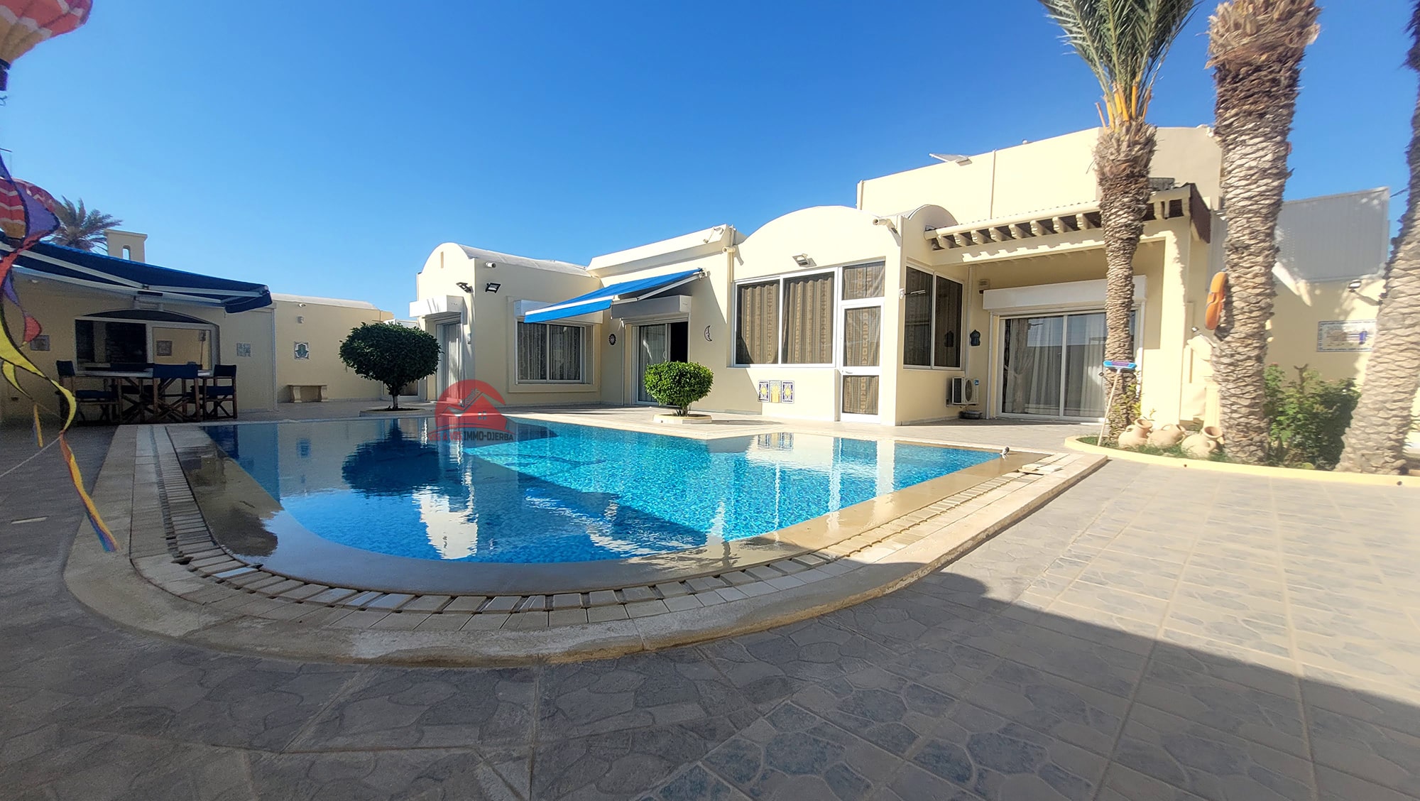 Djerba - Midoun Zone Hoteliere Vente Maisons Grande maison en zone touristique djerba  ref v590