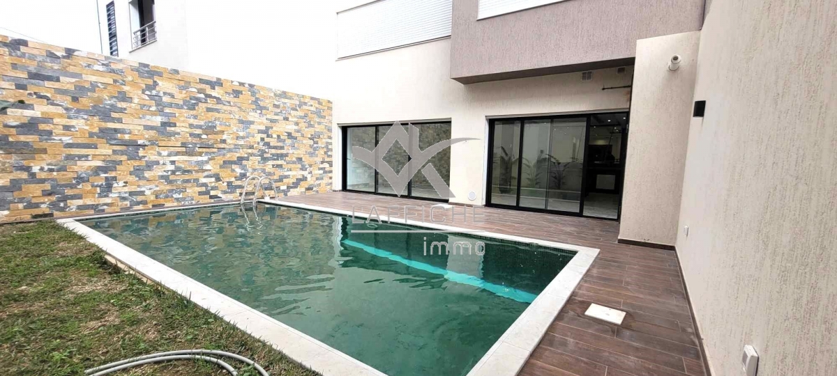 La Soukra La Soukra Vente Maisons Villa neuve avec piscine  la soukra ref1817
