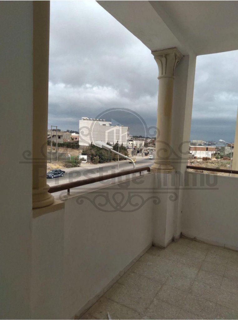 Bizerte Nord Bizerte Location Appart. 4 pices Spacieux appartement au 2me tage