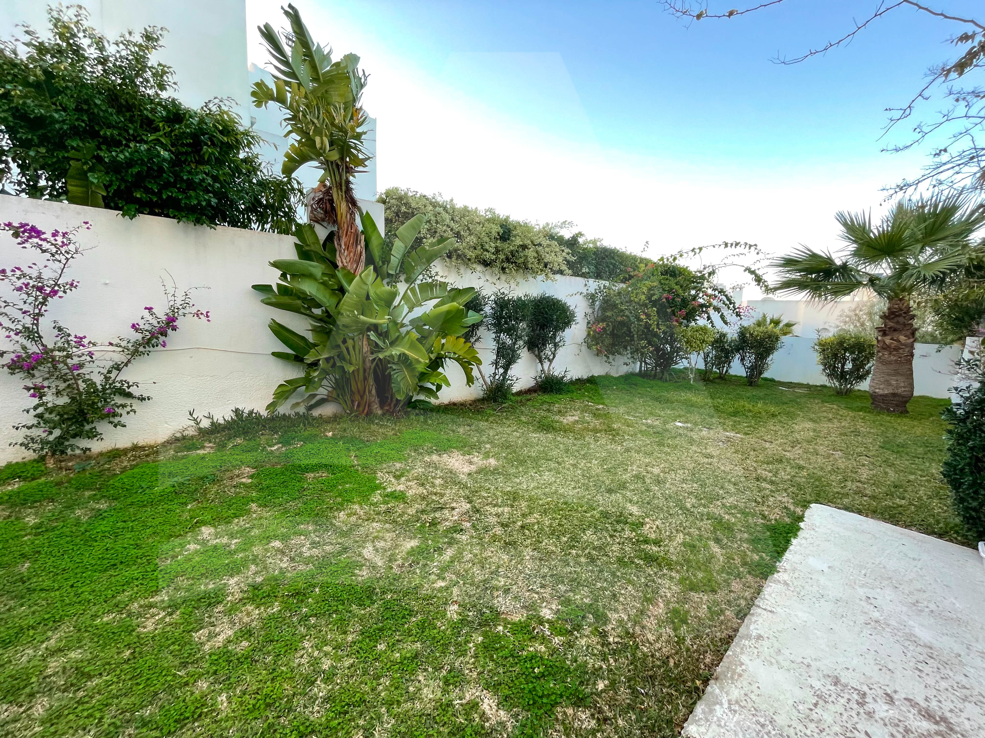 La Marsa Gammart Location Appart. 2 pices Duplex s2 avec un vaste jardin  gammarth