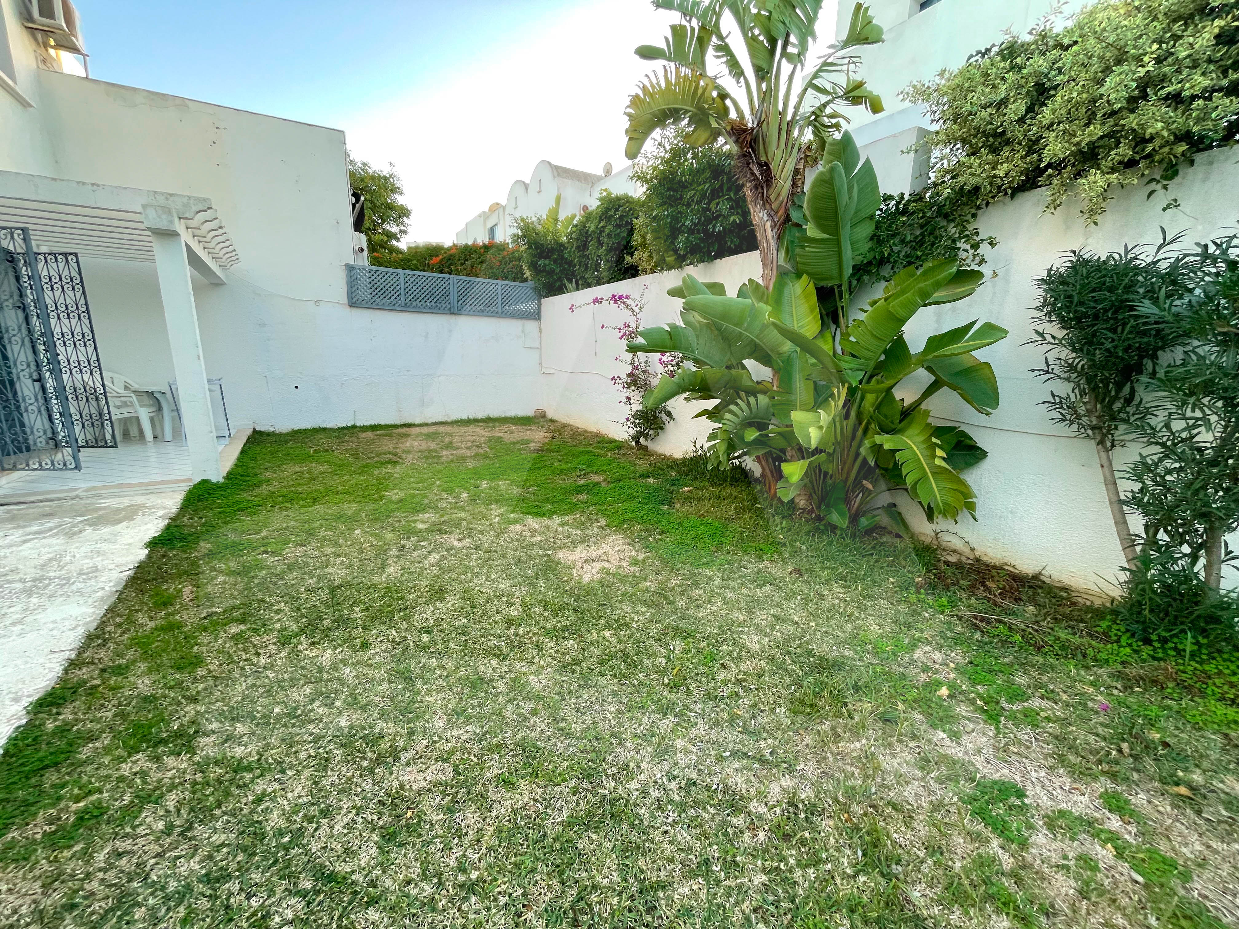 La Marsa Gammart Location Appart. 2 pices Duplex s2 avec un vaste jardin  gammarth