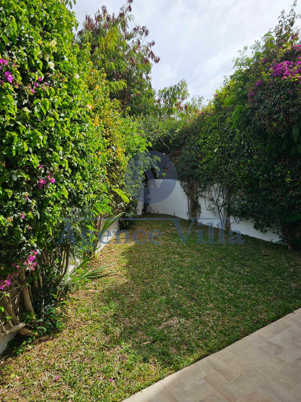 La Marsa Sidi Daoud Location Appart. 4 pices Duplex s4 avec jardin a la marsa