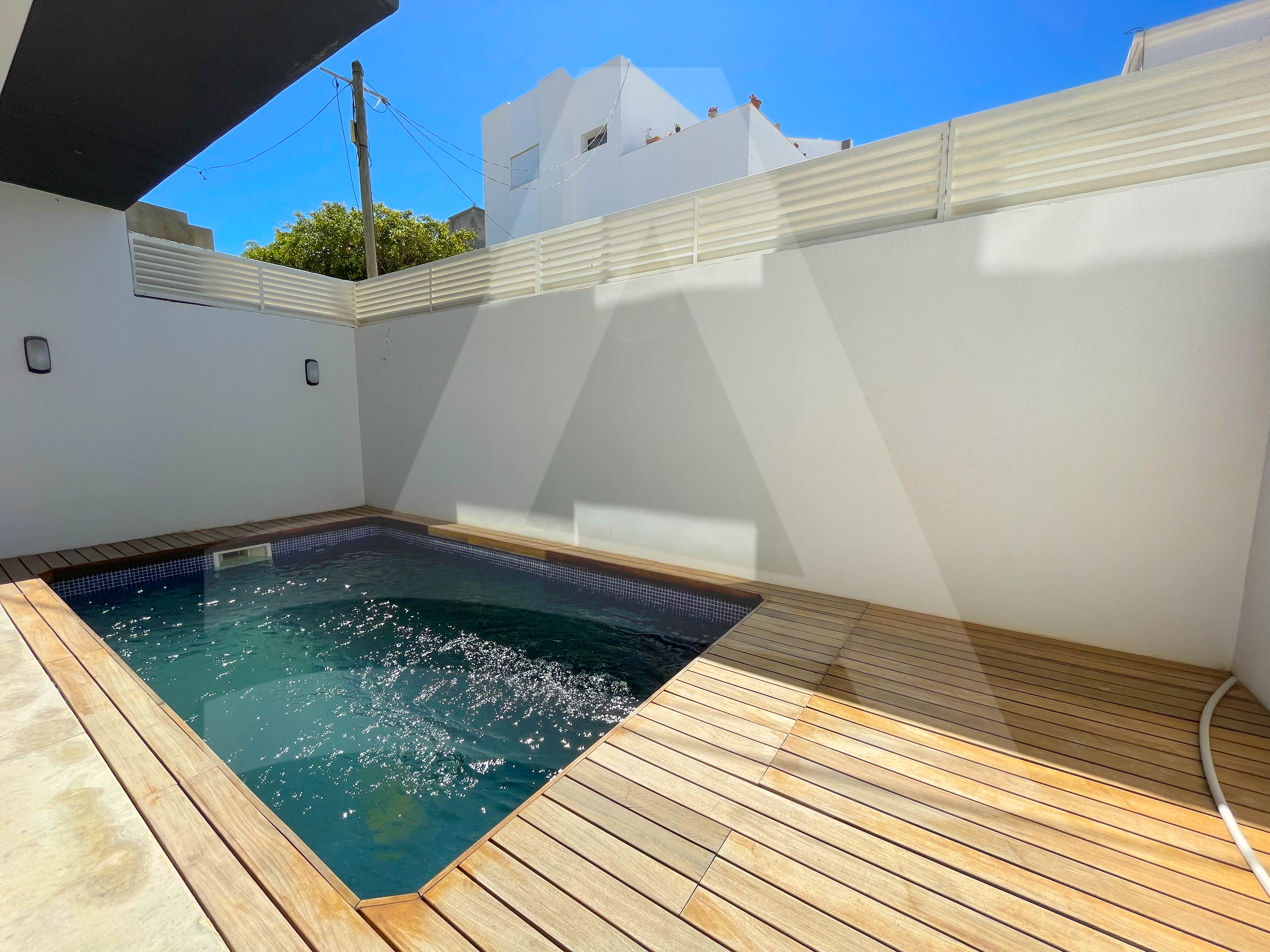 La Marsa Gammart Location Maisons Luxueux triplex s4 avec piscine  gammarth