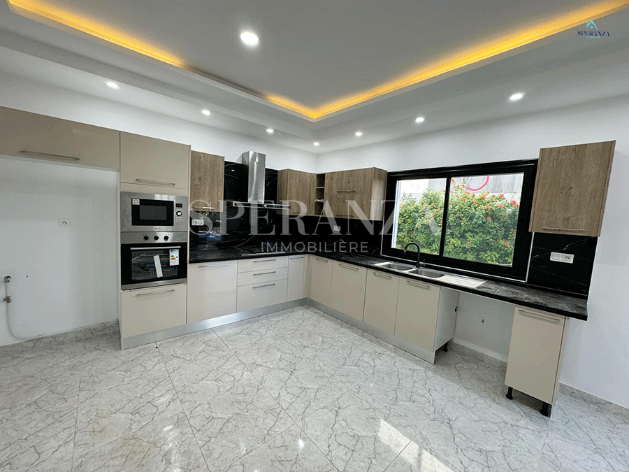 Hammamet Hammamet Vente Appart. 5 pices+ Villa cloure