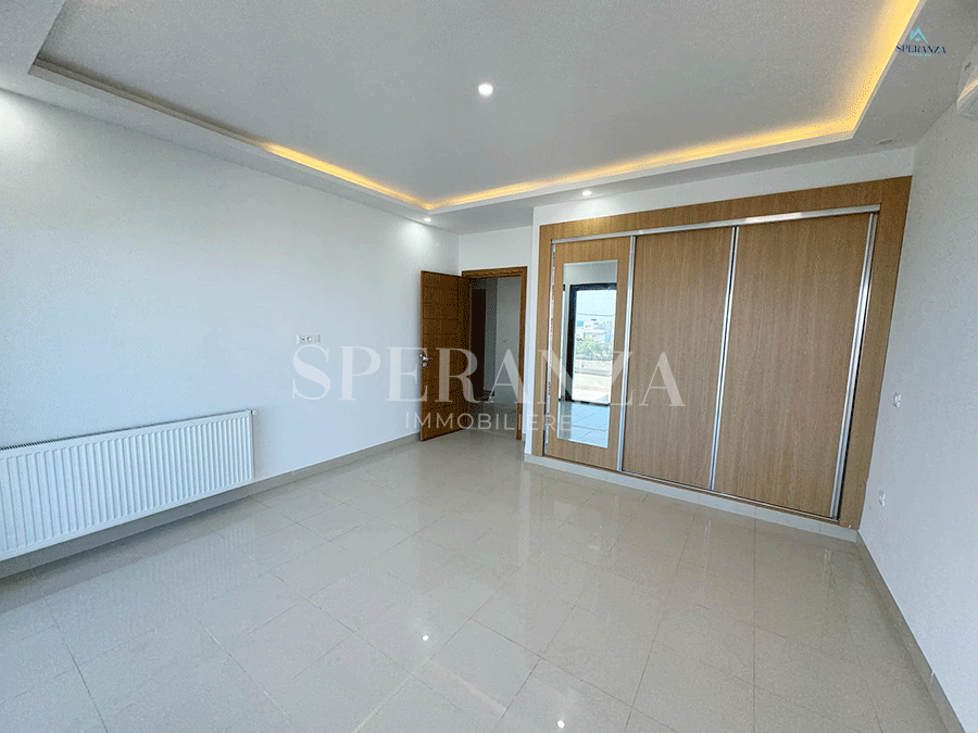 Hammamet Hammamet Vente Appart. 5 pices+ Villa cloure