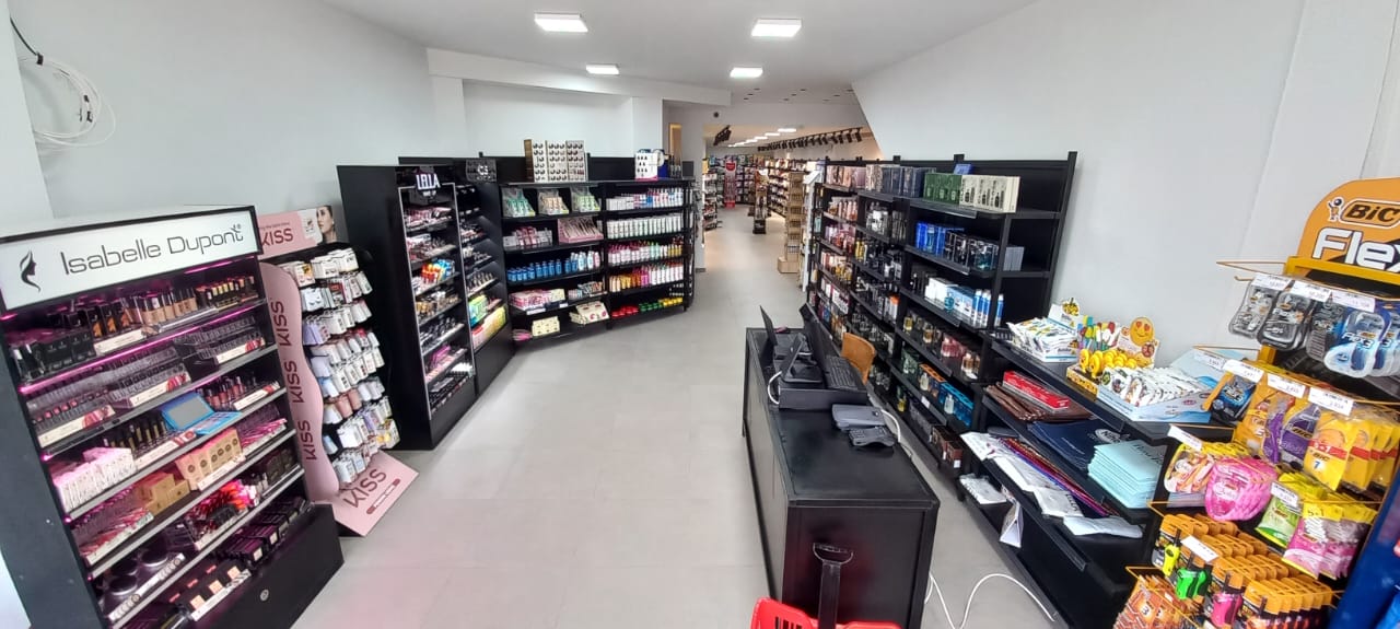 Ariana Ville El Menzah 7 Bureaux & Commerces Fond de Commerce Boutique de cosmetique  el menzah 7