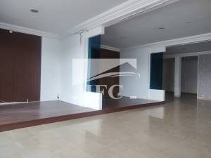 La Soukra La Soukra Bureaux & Commerces Bureau Local commercial 180mla