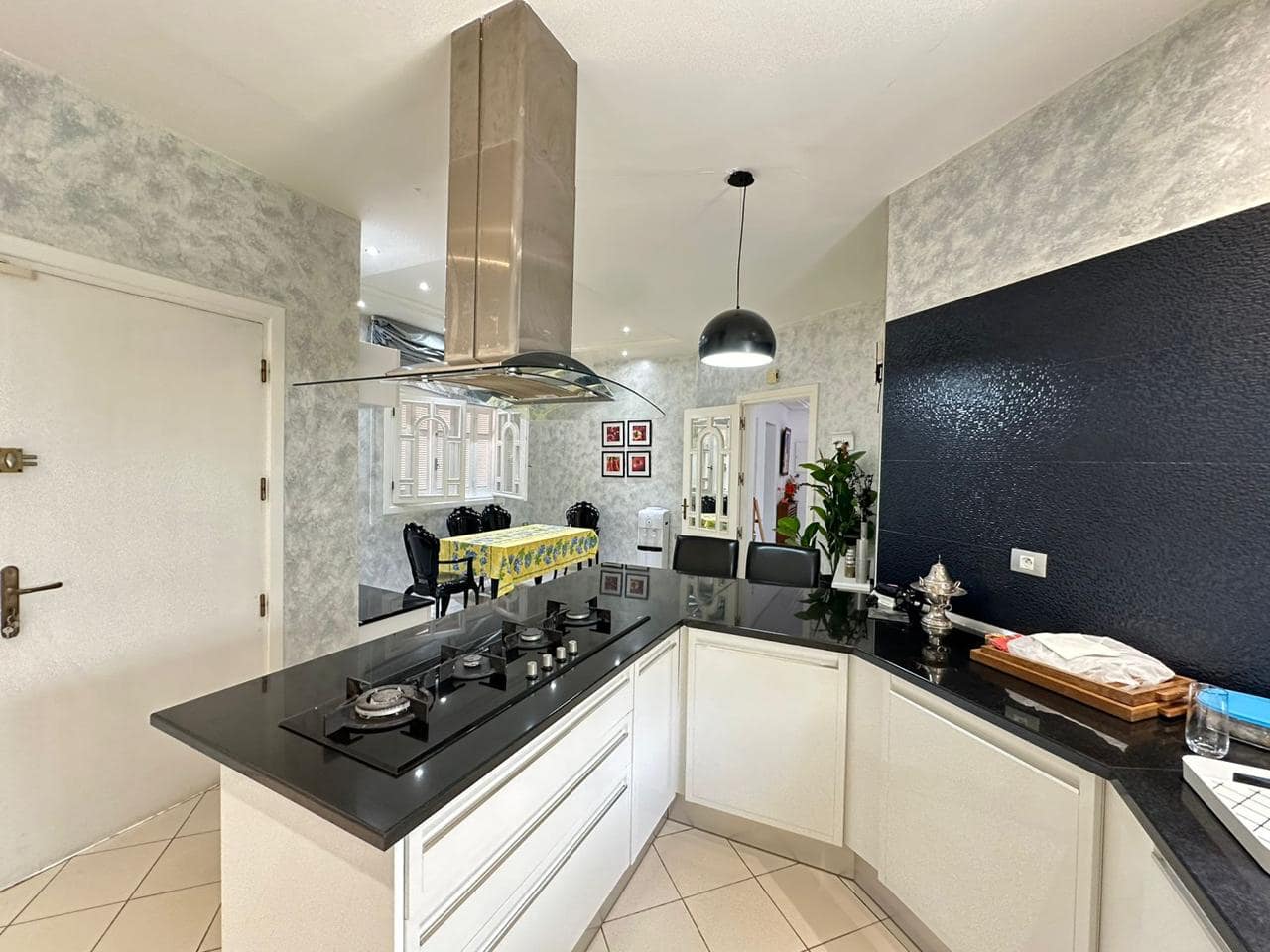 La Marsa El Aouina Location Maisons Villa vide ou meubl s5  ac jardin  aouina