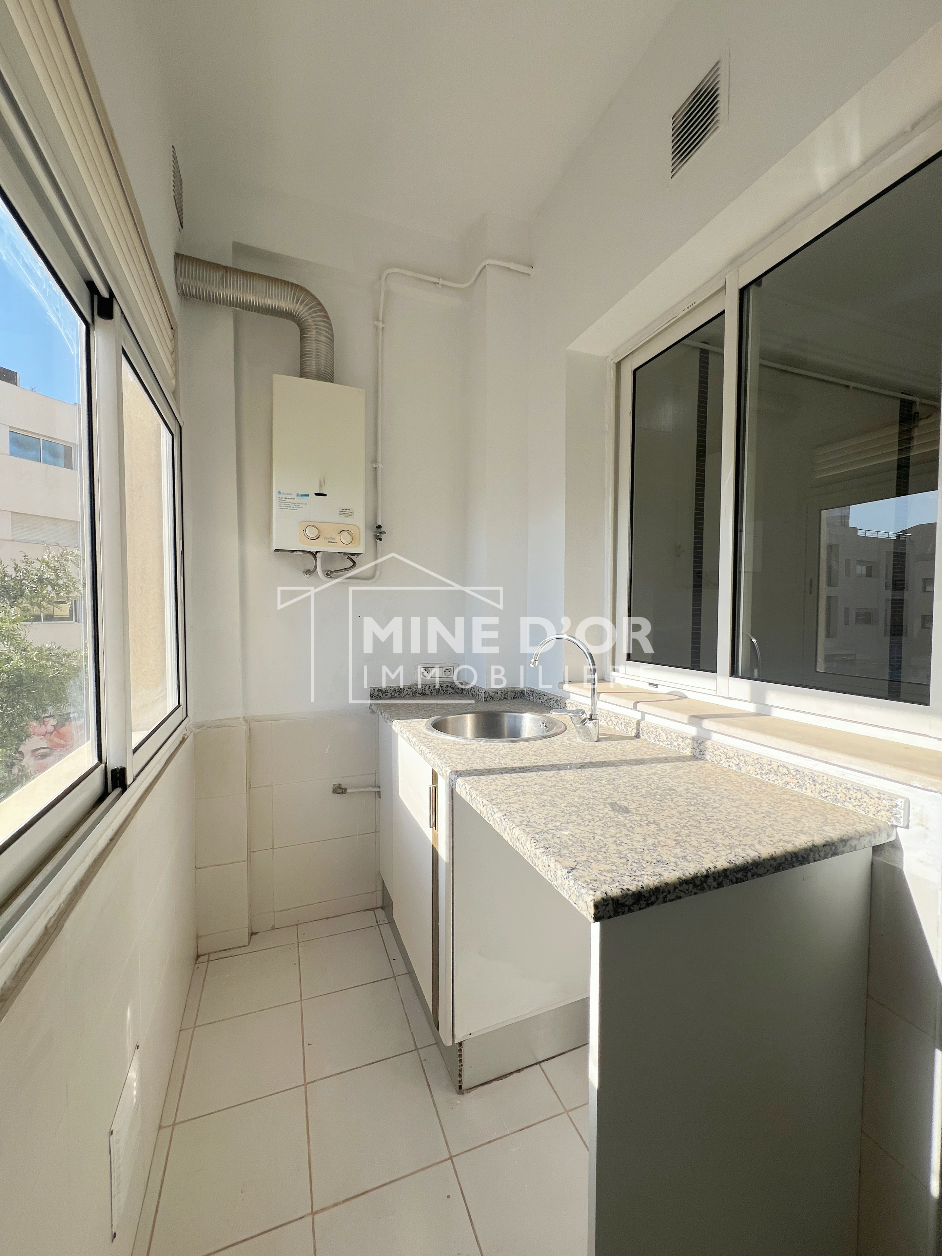 La Marsa Berge Du Lac Bureaux & Commerces Bureau Bureau acceuil plus 2 haut standing au lac 2