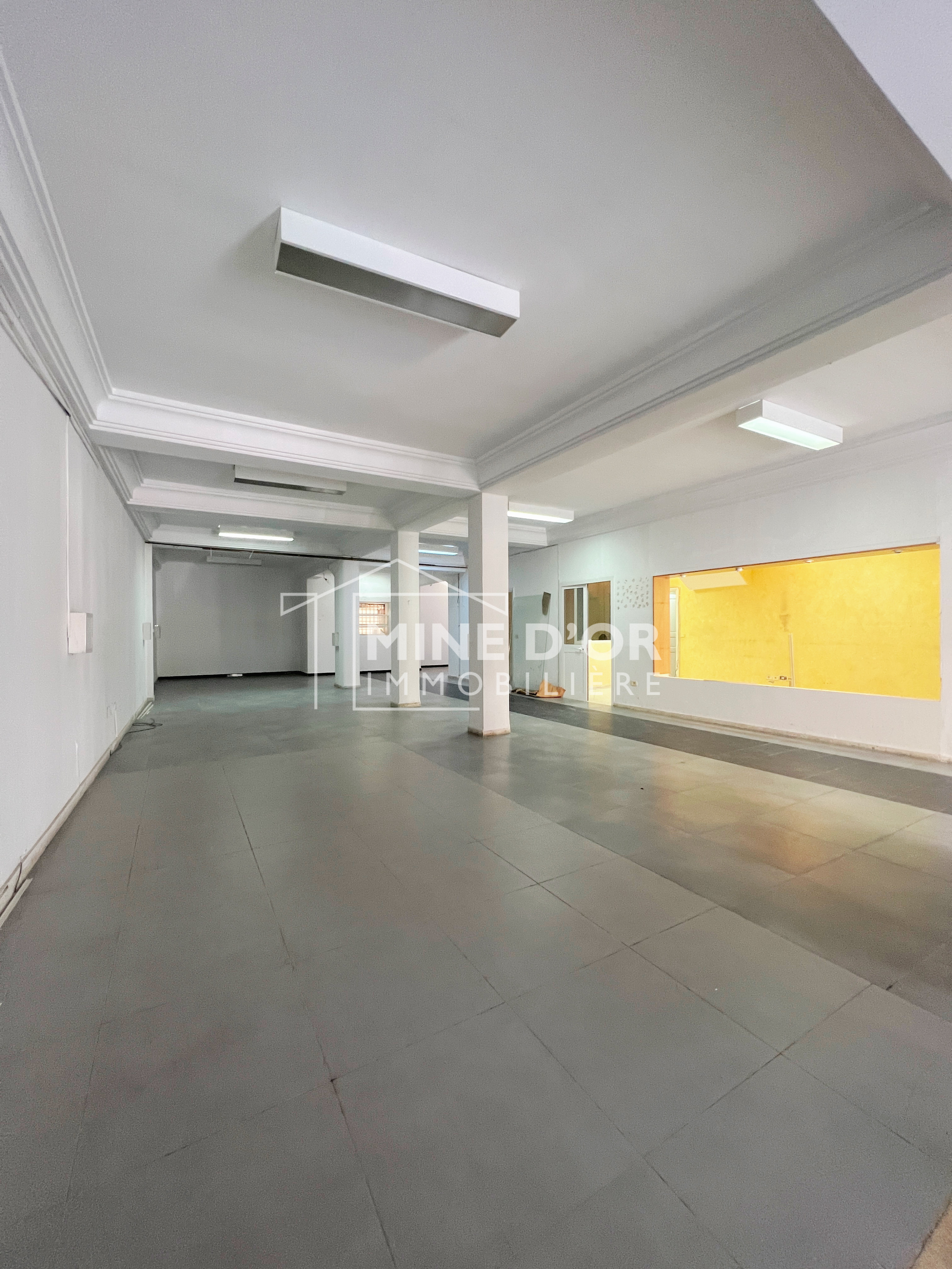 Bab Bhar Montplaisir Bureaux & Commerces Surfaces Local commercial spacieux a monplaisir