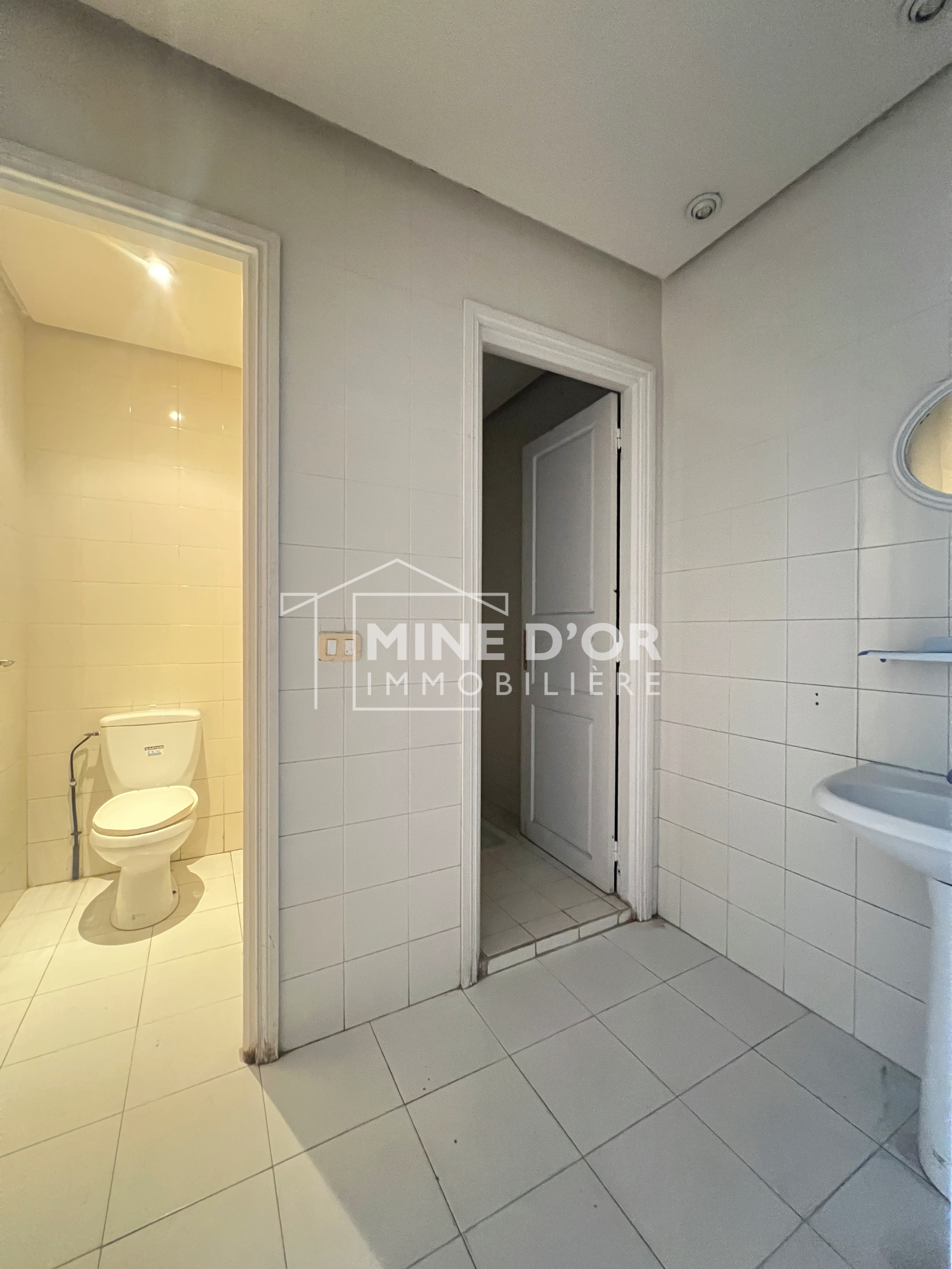 Bab Bhar Montplaisir Bureaux & Commerces Surfaces Local commercial spacieux a monplaisir