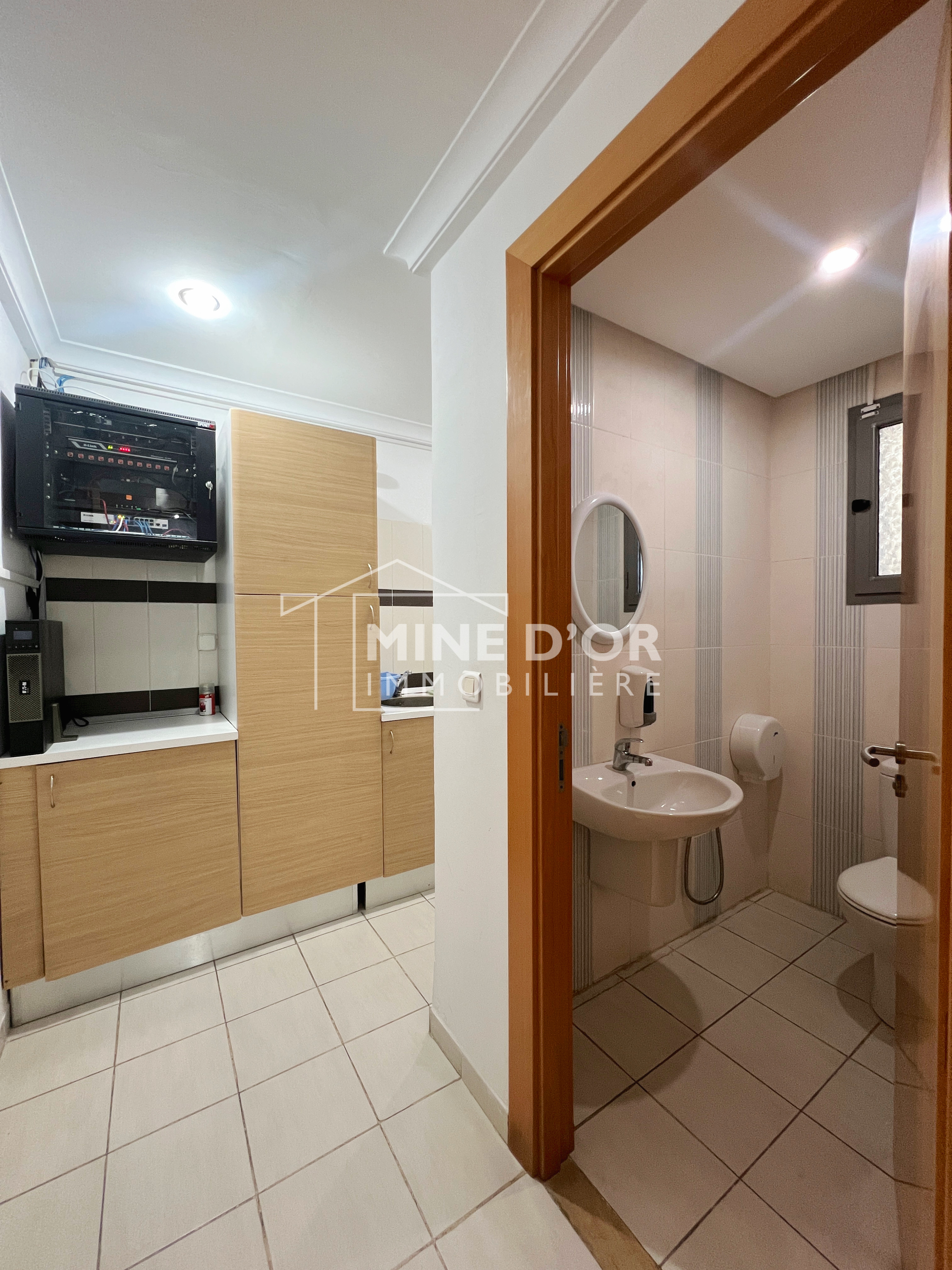 Bab Bhar Montplaisir Bureaux & Commerces Bureau Bureau spacieux et haut standing a monplaisir