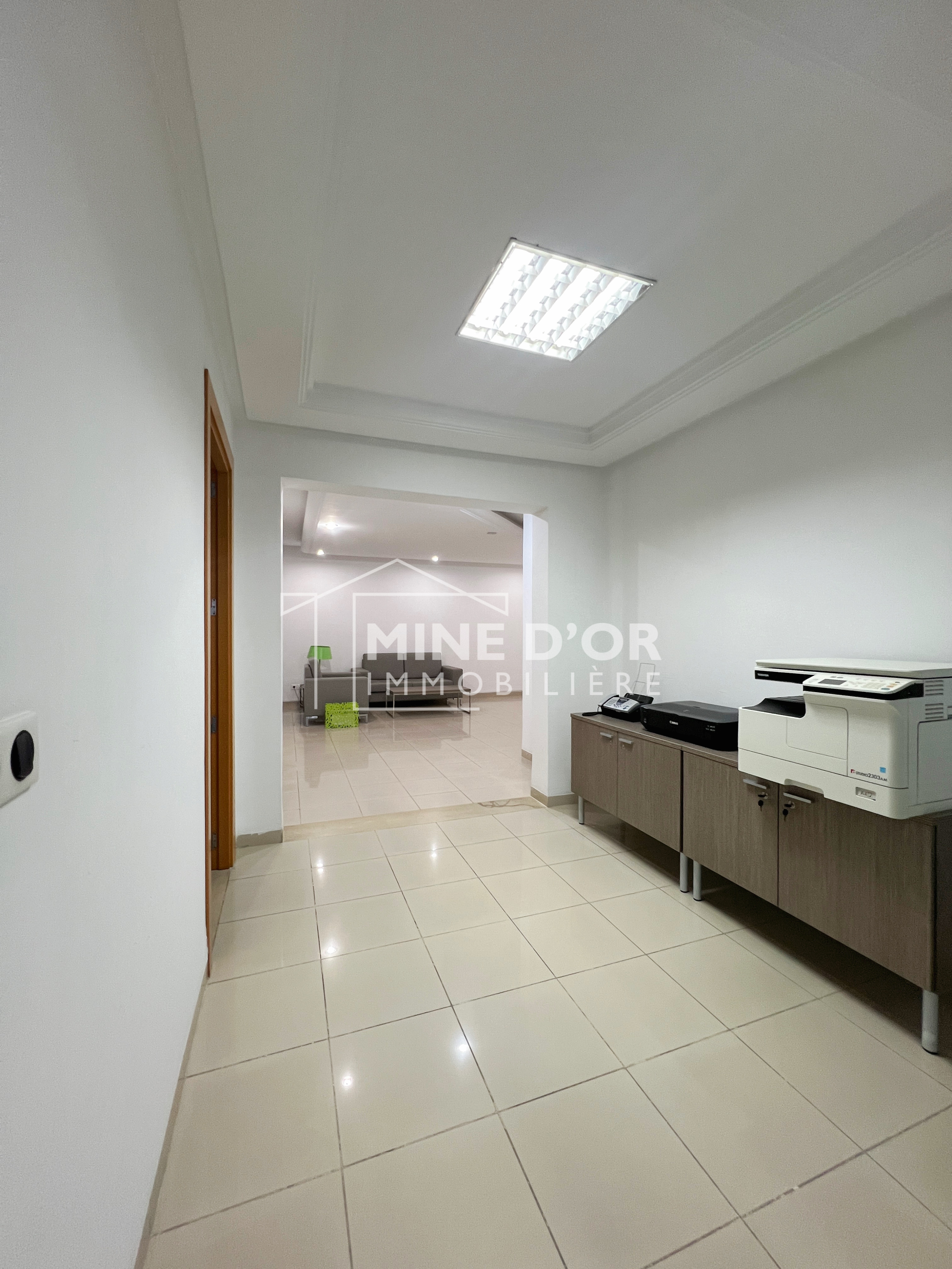 Bab Bhar Montplaisir Bureaux & Commerces Bureau Bureau spacieux et haut standing a monplaisir