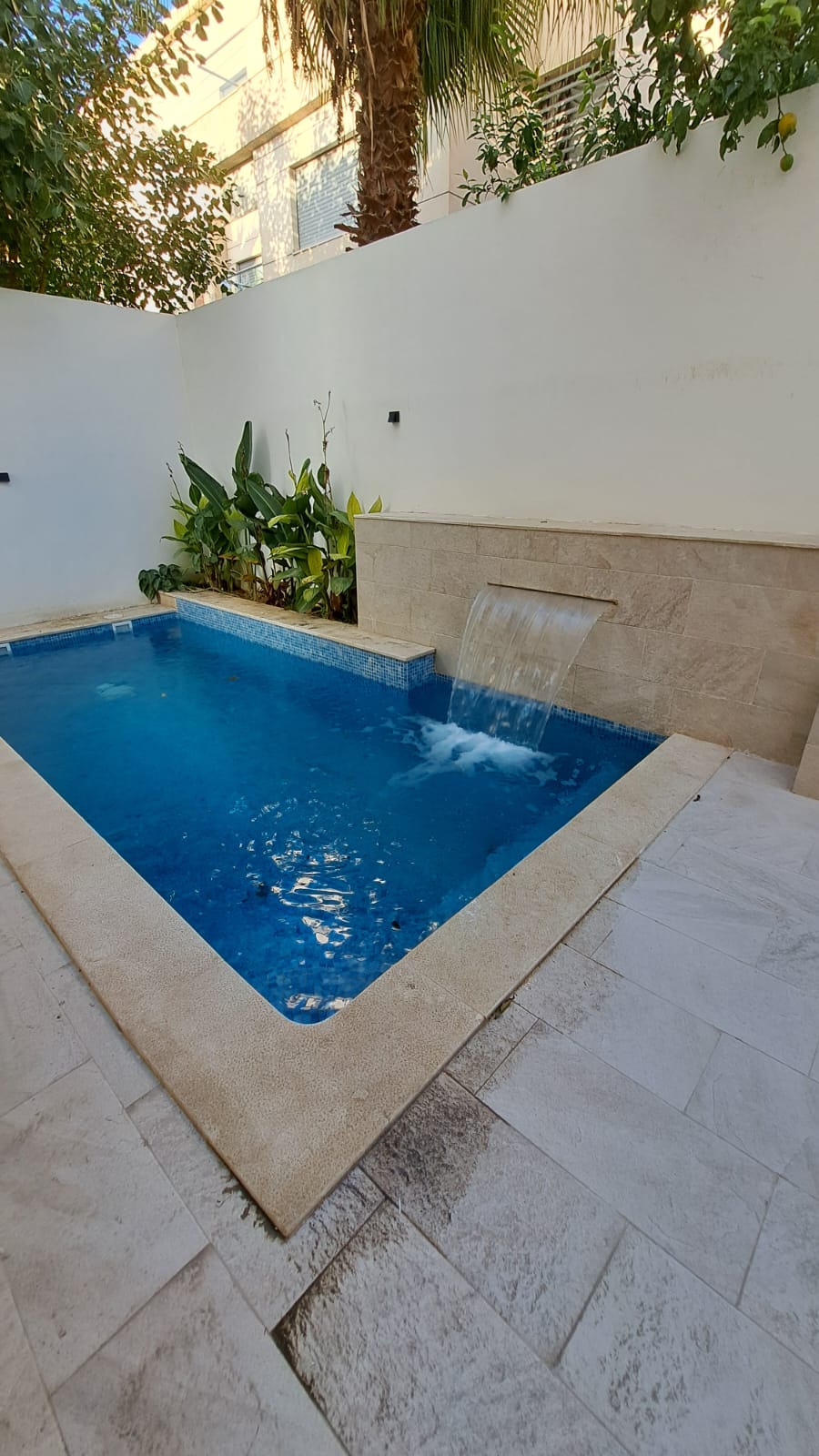 La Soukra La Soukra Vente Appart. 5 pices+ Magnifique villa  la soukra