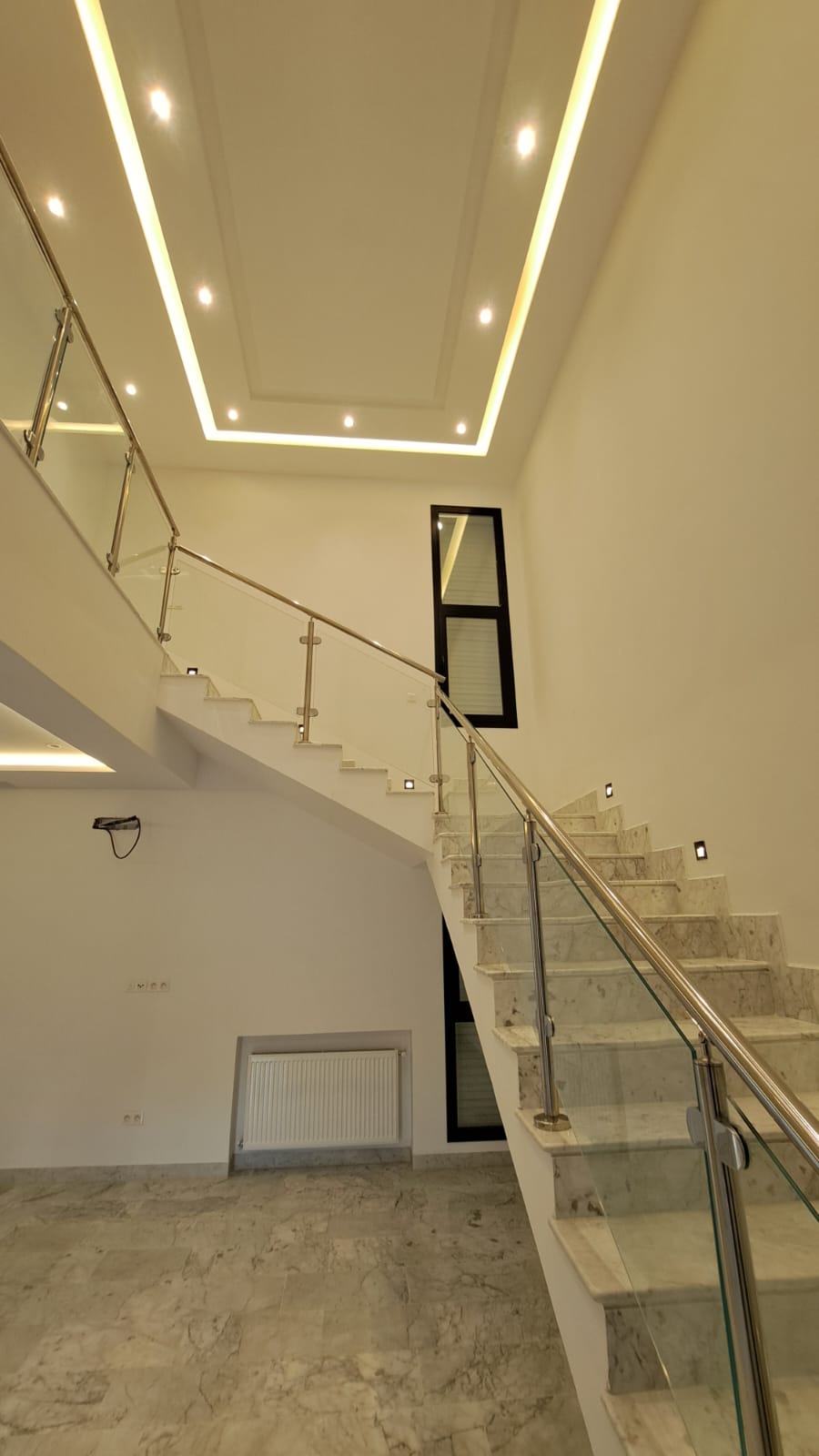 La Soukra La Soukra Vente Appart. 5 pices+ Magnifique villa  la soukra