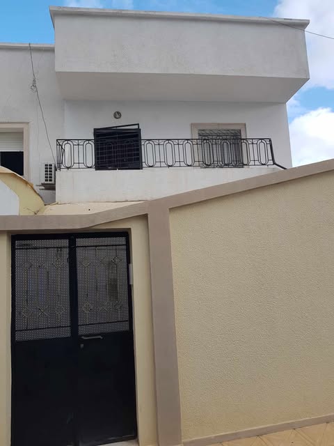 Ariana Ville Ariana Location Appart. 3 pices tage de villa prs hop mahmoud el matri