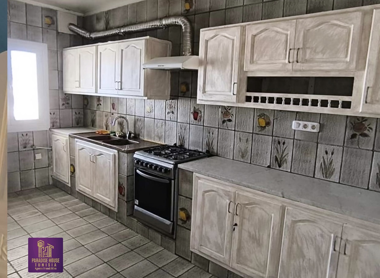 La Marsa Marsa Ennassim Location Appart. 5 pices+ Etage avec jardin privatif et garage