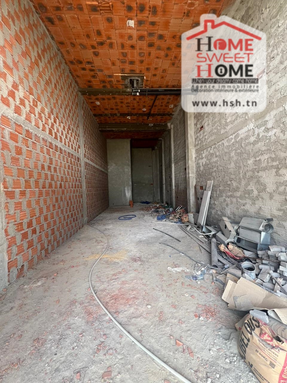 La Marsa El Aouina Bureaux & Commerces Surfaces Local commercial arabysh  l'aouina