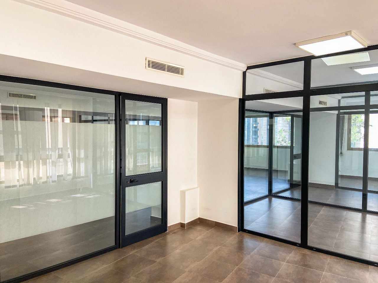 La Marsa Berge Du Lac Bureaux & Commerces Bureau Super bureau 300 m2 au lac 2
