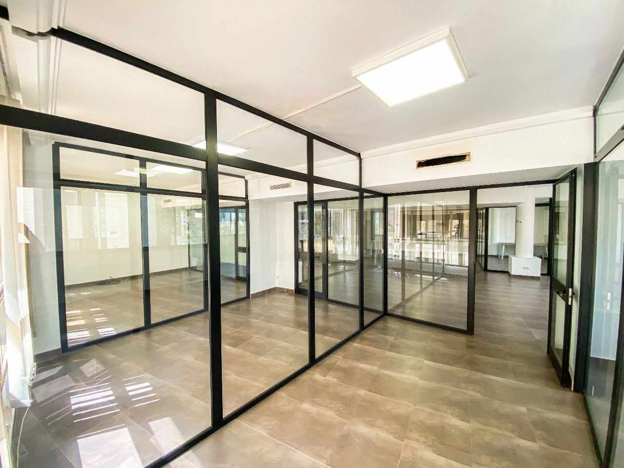 La Marsa Berge Du Lac Bureaux & Commerces Bureau Super bureau 300 m2 au lac 2
