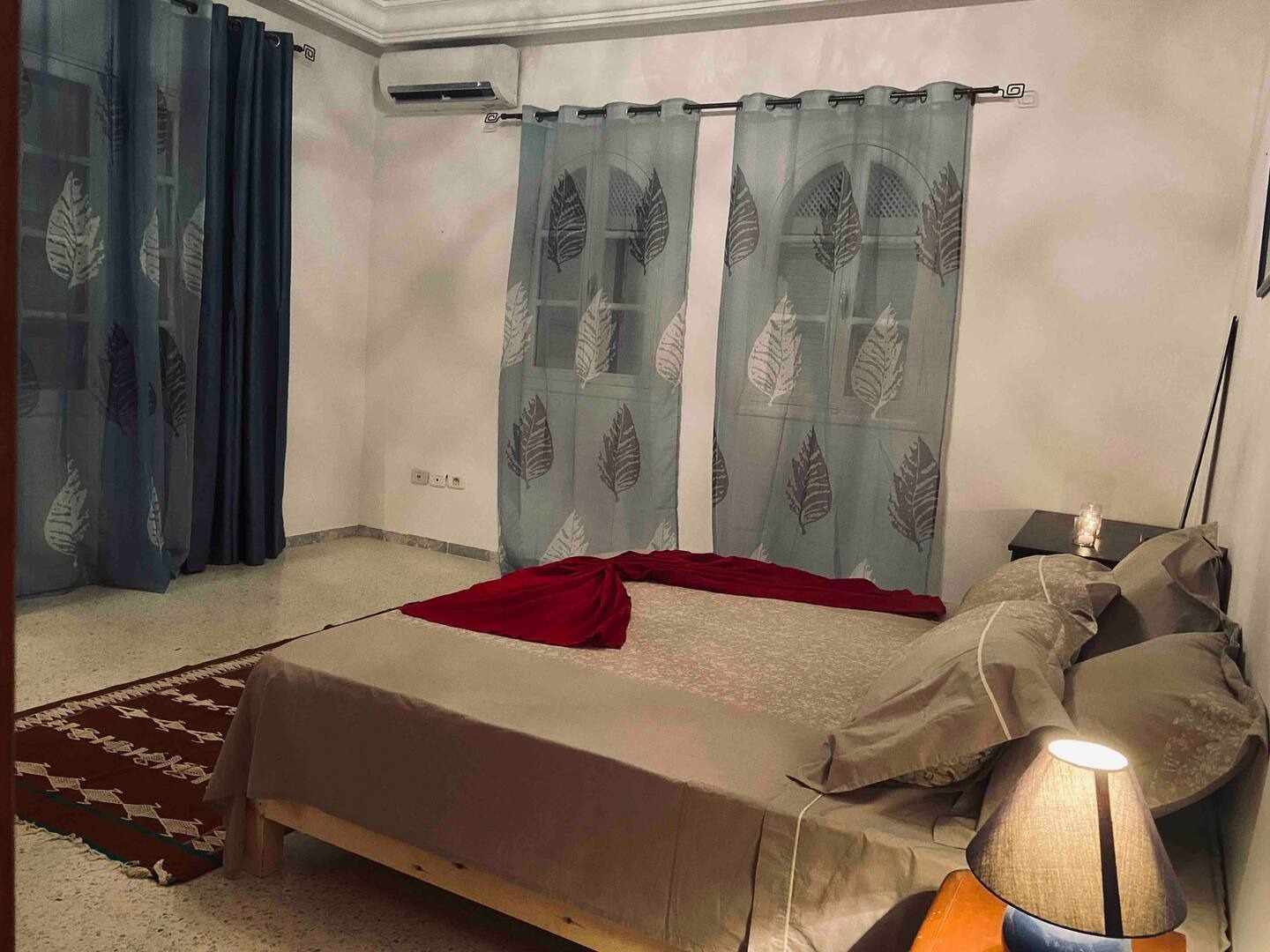 Akouda Chatt Meriem Location Appart. 5 pices+ Villa s4 avec jardin