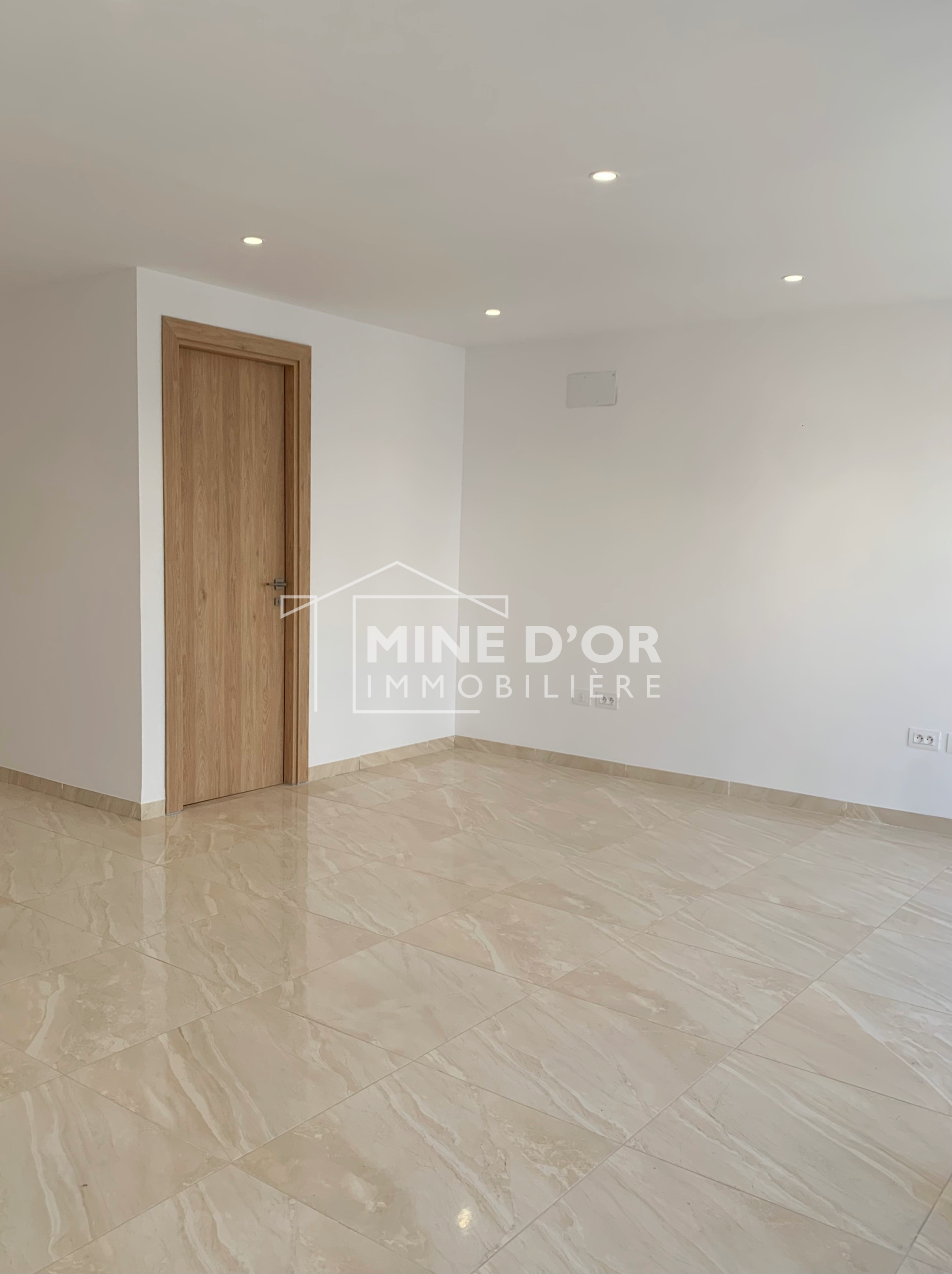 Bab Bhar Montplaisir Bureaux & Commerces Bureau Un open space jamais utilis  monplaisir