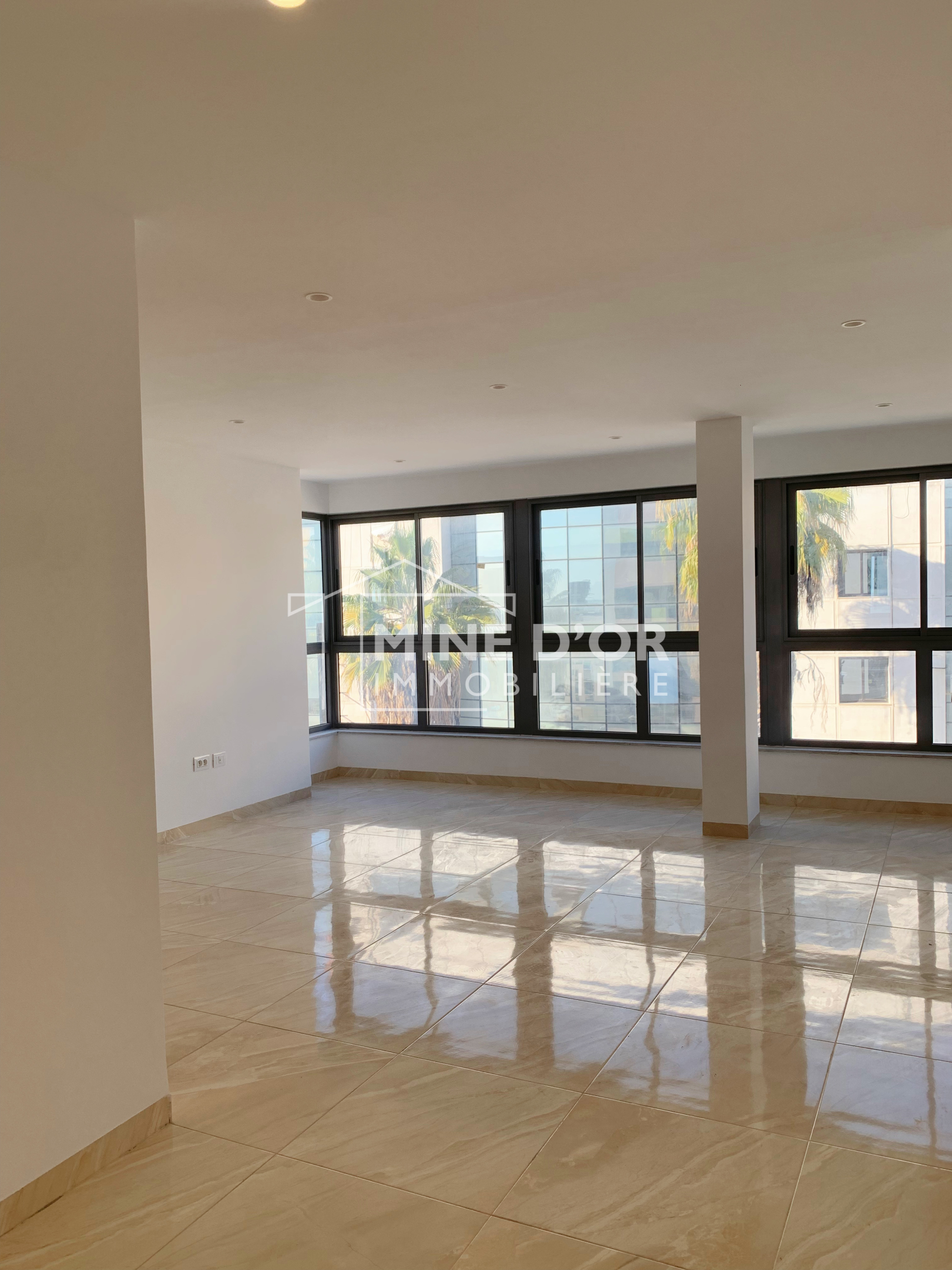 Bab Bhar Montplaisir Bureaux & Commerces Bureau Un open space jamais utilis  monplaisir