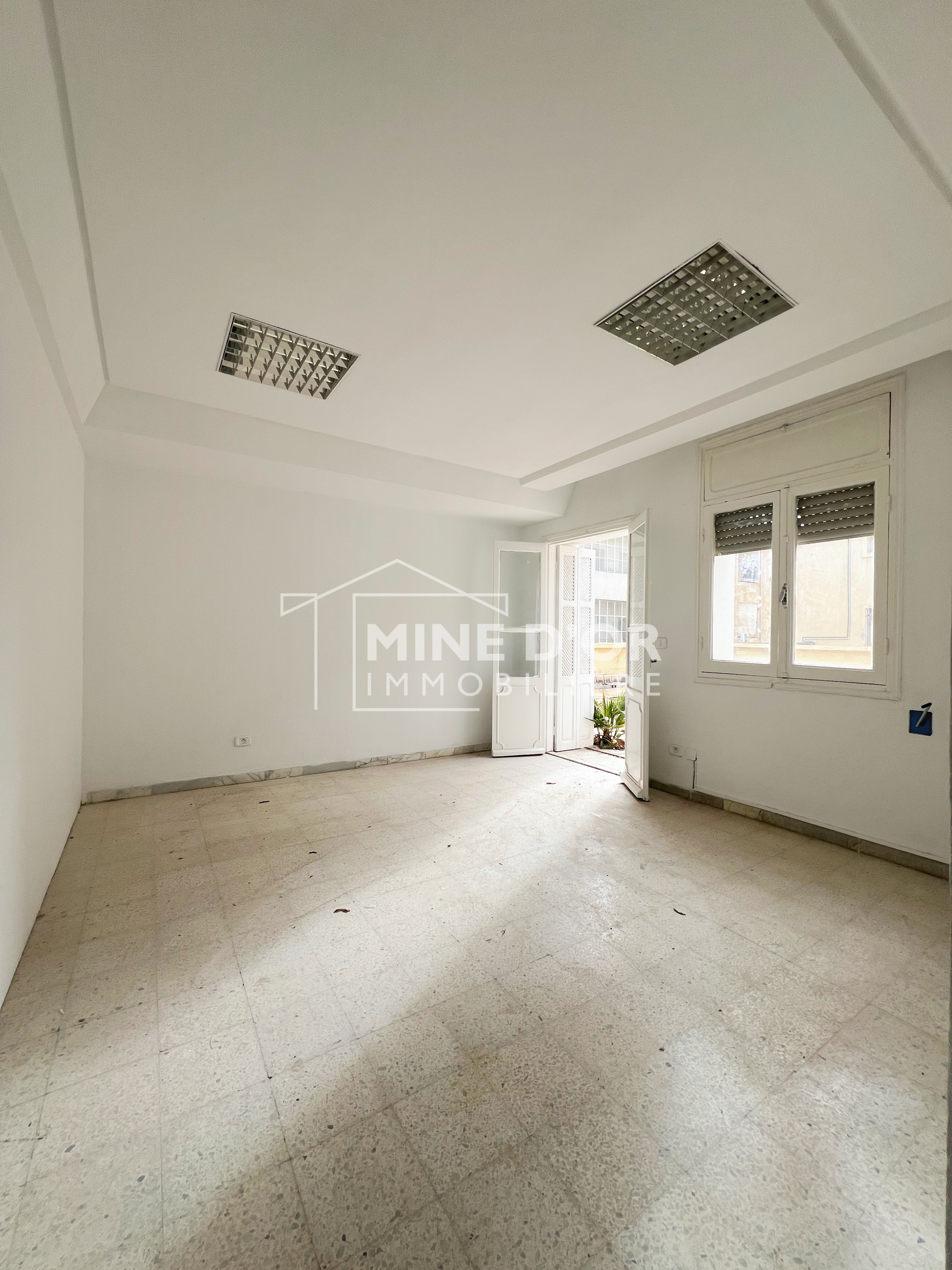 Bab Bhar Montplaisir Bureaux & Commerces Bureau Bureau ensoleill en 4 espaces  tunis