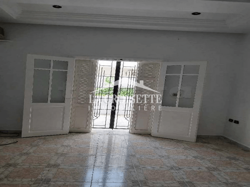 Ain Zaghouan Ain Zaghouan Bureaux & Commerces Bureau Un bureau h3 au rez de chausse zbl0472