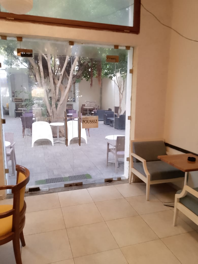 Le Bardo Le Bardo Autre Autre Serveuse pour salon de th espace tudiant
