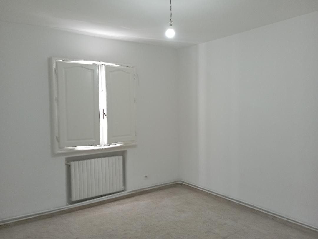 La Marsa El Aouina Location Appart. 3 pices 1er etage villa en face de lac 2