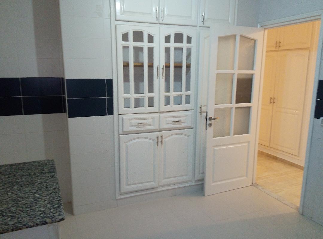La Marsa El Aouina Location Appart. 3 pices 1er etage villa en face de lac 2