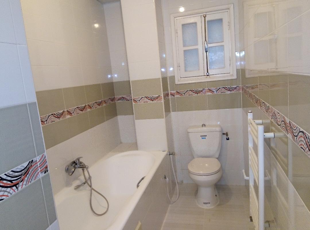 La Marsa El Aouina Location Appart. 3 pices 1er etage villa en face de lac 2