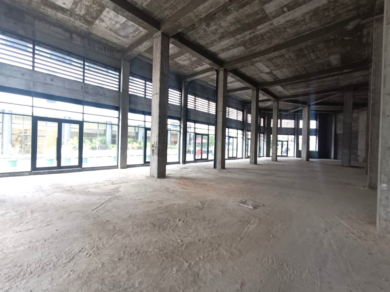 La Marsa Berge Du Lac Bureaux & Commerces Surfaces Un local commercial de 257m2 au lac 2