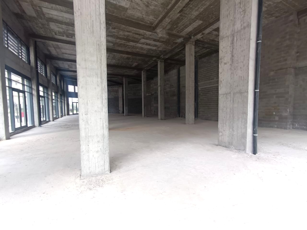 La Marsa Berge Du Lac Bureaux & Commerces Surfaces Un local commercial de 257m2 au lac 2