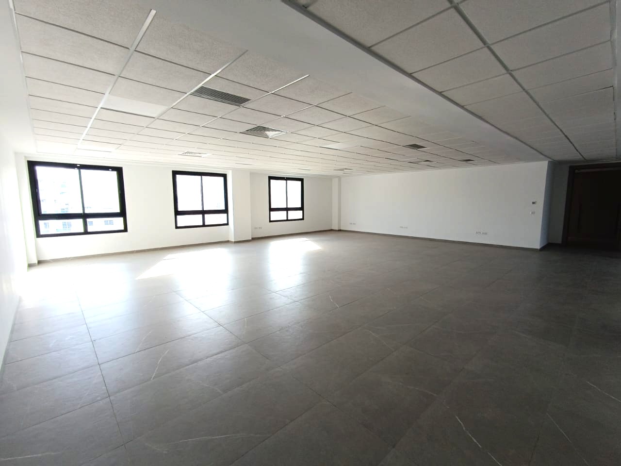 La Marsa Berge Du Lac Bureaux & Commerces Surfaces Un plateau de 295m2 au lac 2