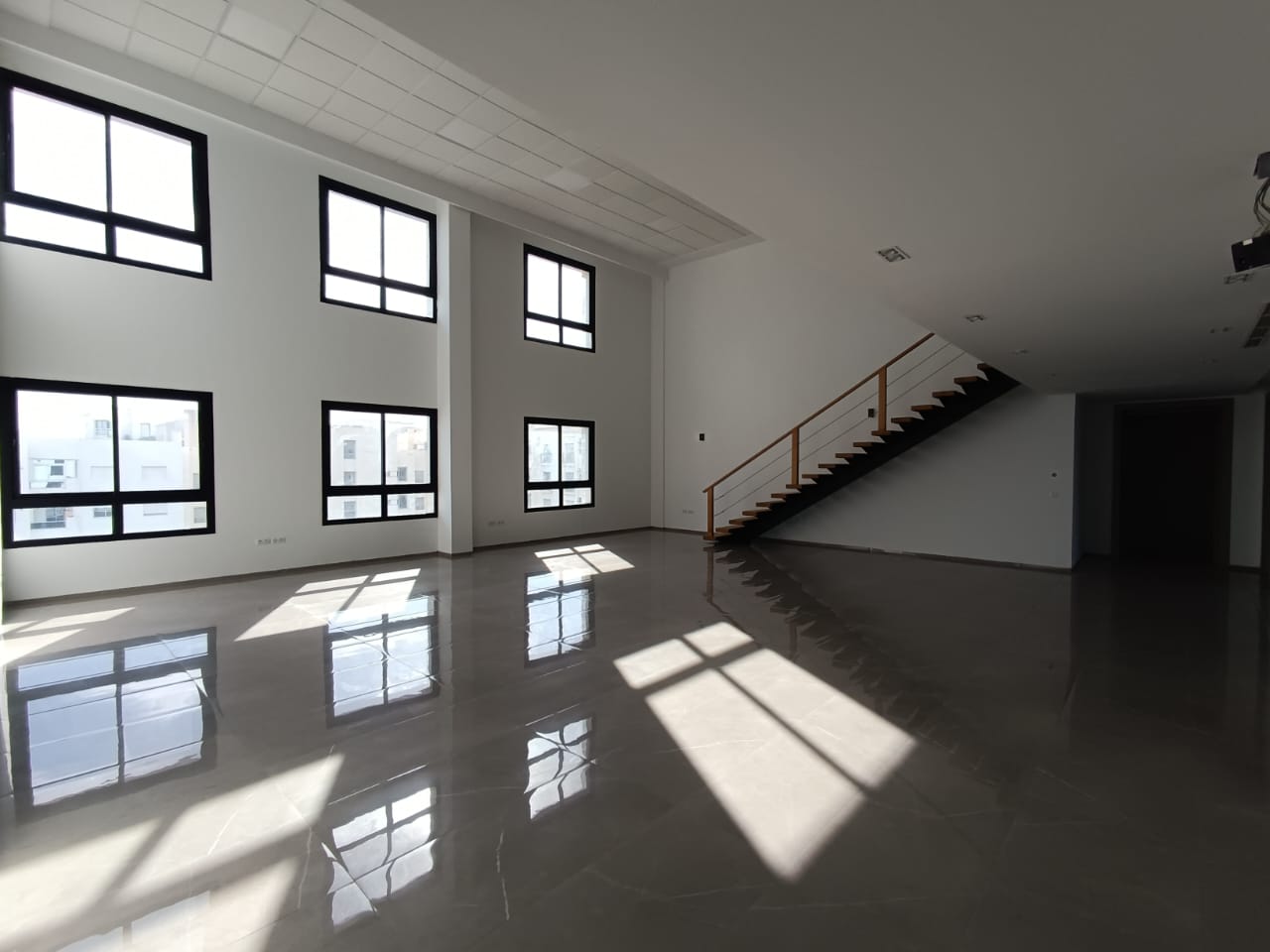 La Marsa Berge Du Lac Bureaux & Commerces Bureau Un duplex bureautique de 450m2 au lac 2