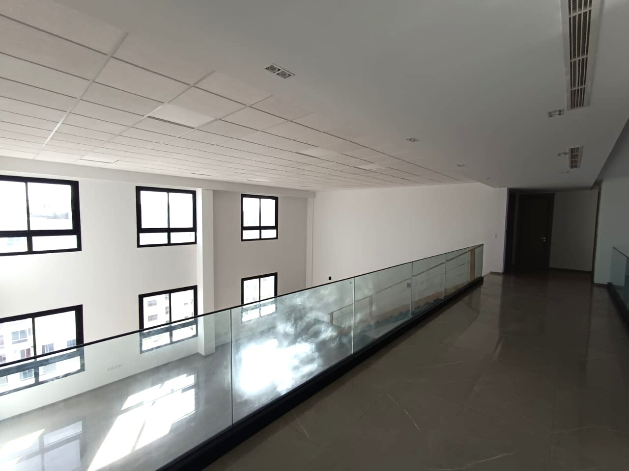 La Marsa Berge Du Lac Bureaux & Commerces Bureau Un duplex bureautique de 450m2 au lac 2