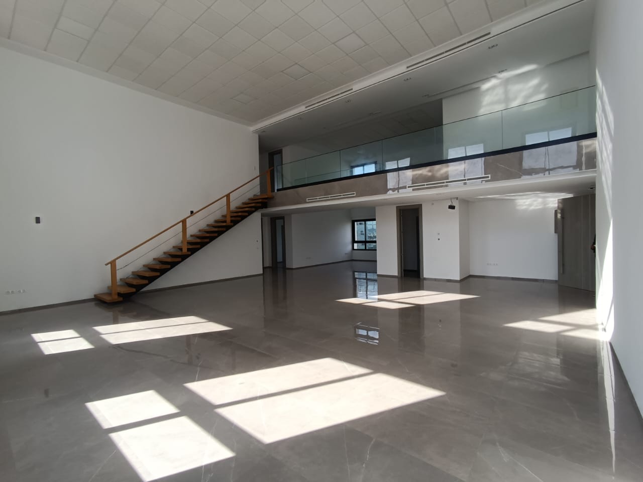 La Marsa Berge Du Lac Bureaux & Commerces Bureau Un duplex bureautique de 450m2 au lac 2