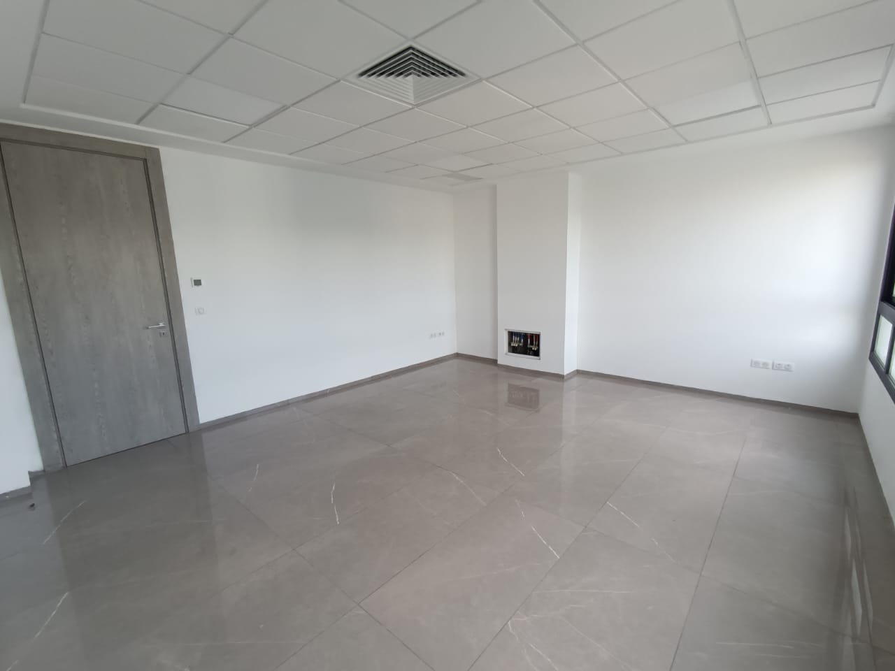La Marsa Berge Du Lac Bureaux & Commerces Bureau Un duplex bureautique de 450m2 au lac 2