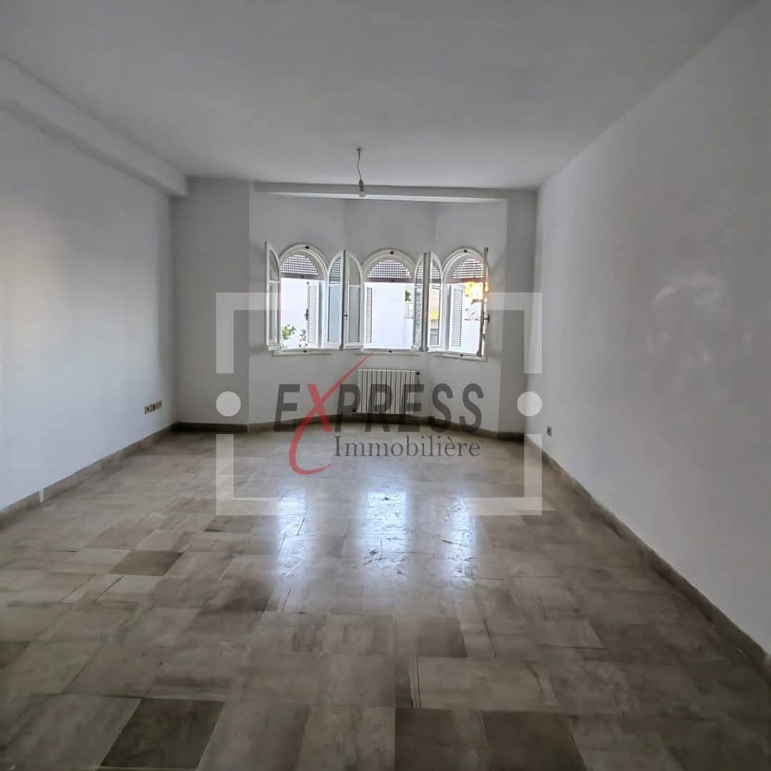 Ariana Ville Cite Ennasr 2 Location Appart. 4 pices Appartement s3 avec place de parking