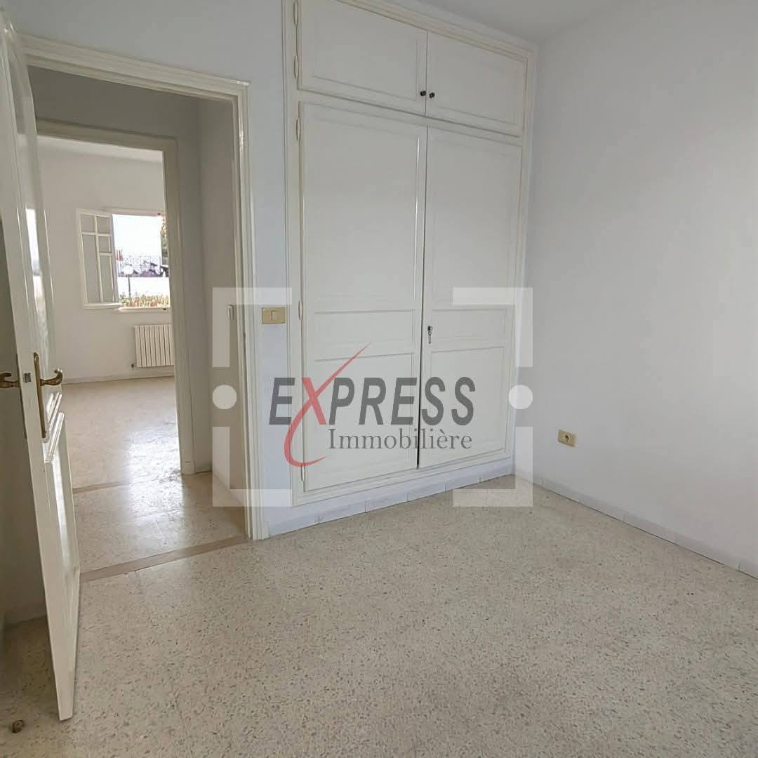 Ariana Ville Cite Ennasr 2 Location Appart. 4 pices Appartement s3 avec place de parking