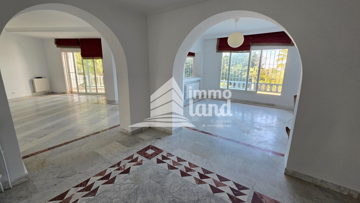 La Marsa Gammart Location Maisons Villa s4 sur 3 niveaux vue mer  gammarth