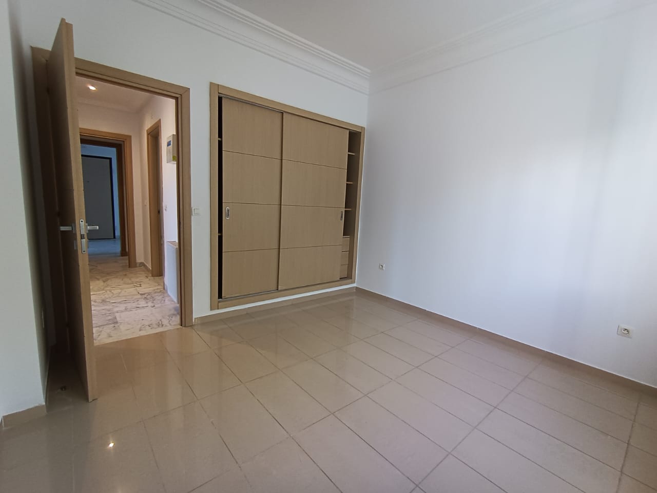 Ariana Ville Cite Ennasr 2 Location Appart. 5 pices+ Ennasr 2 agrable appt s4 avec 2 parkings