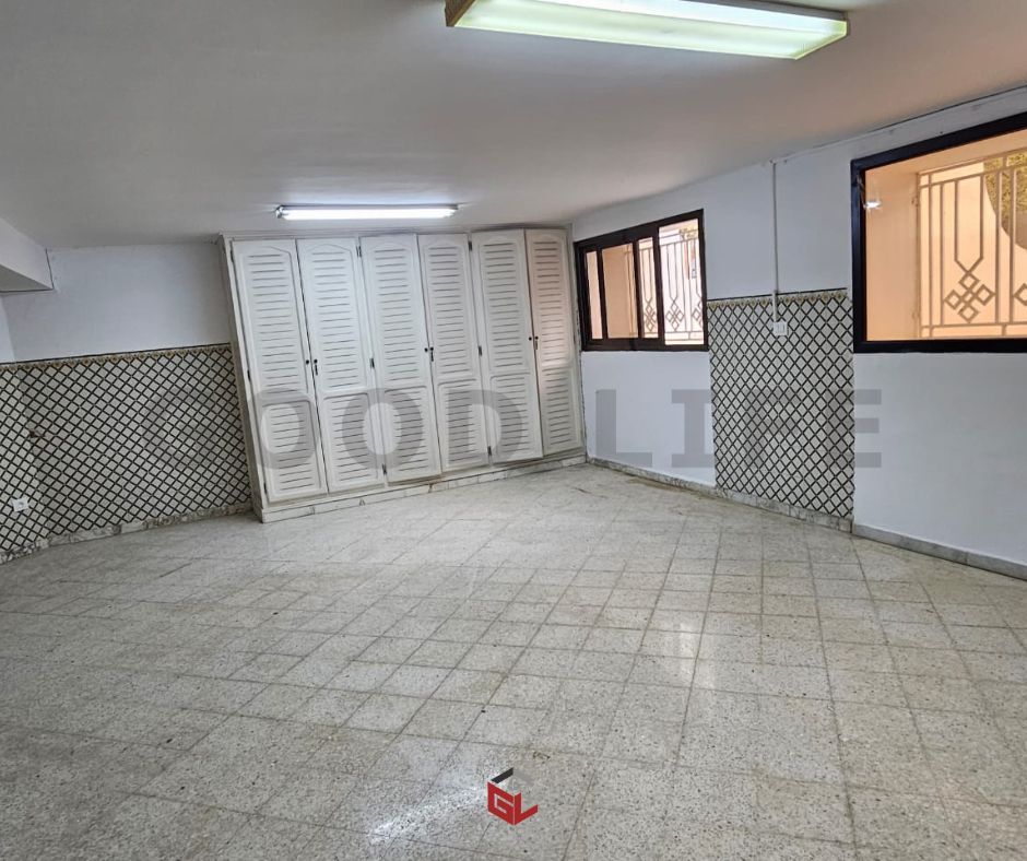 El Menzah El Menzah 4 Bureaux & Commerces Bureau Villa  usage bureautique  menzah 4